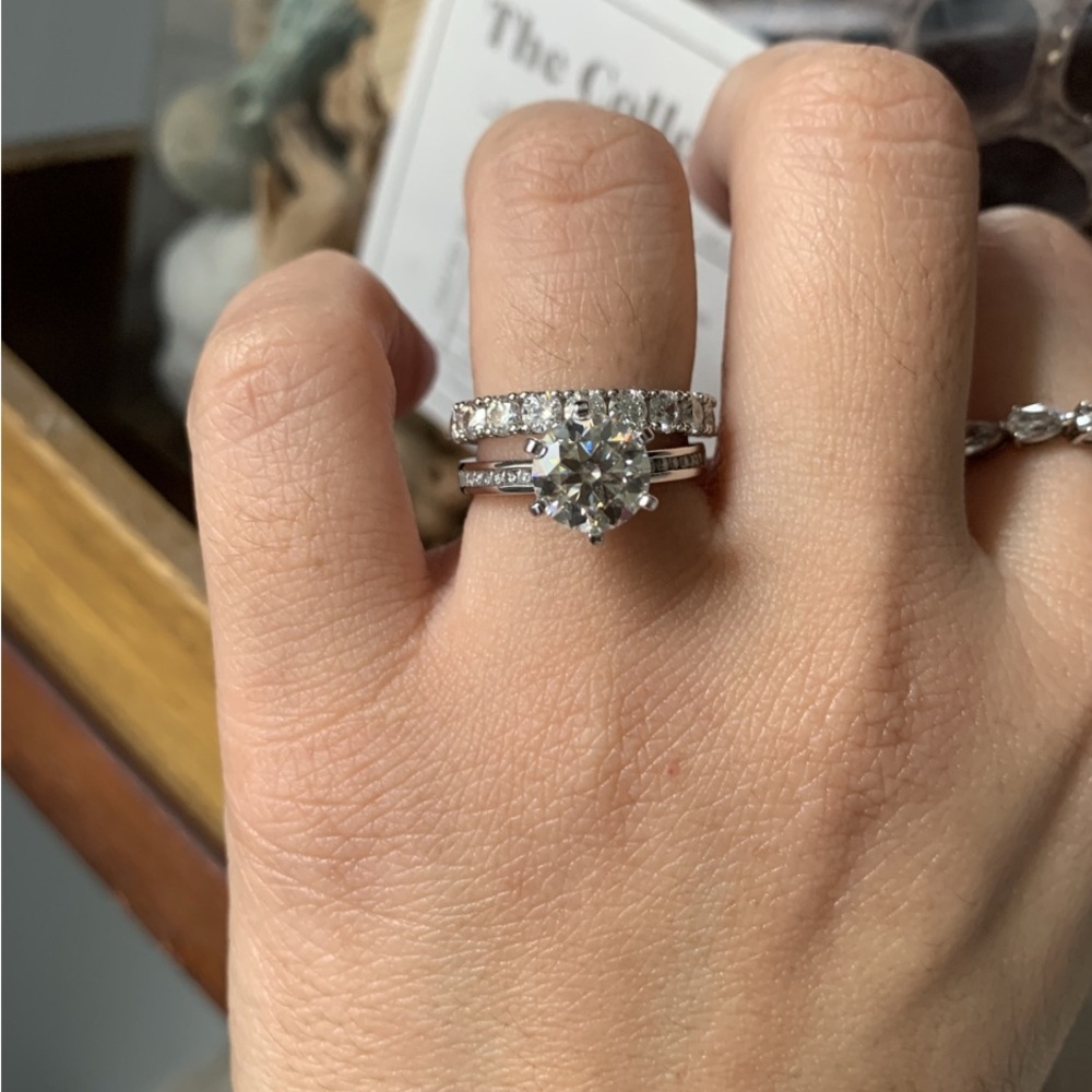 Lab Grown Elegant ring in 14kt white gold Ring 2.5 total carat weight